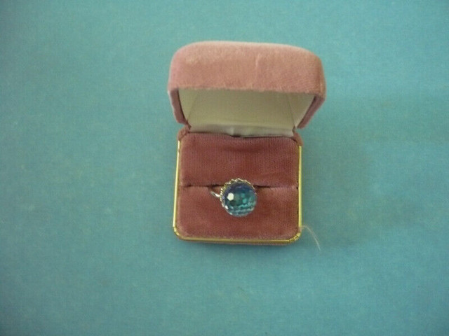 VINTAGE LADIES “ SARAH COVENTRY “ FANCY RING#CJ-5 in Jewellery & Watches in Barrie