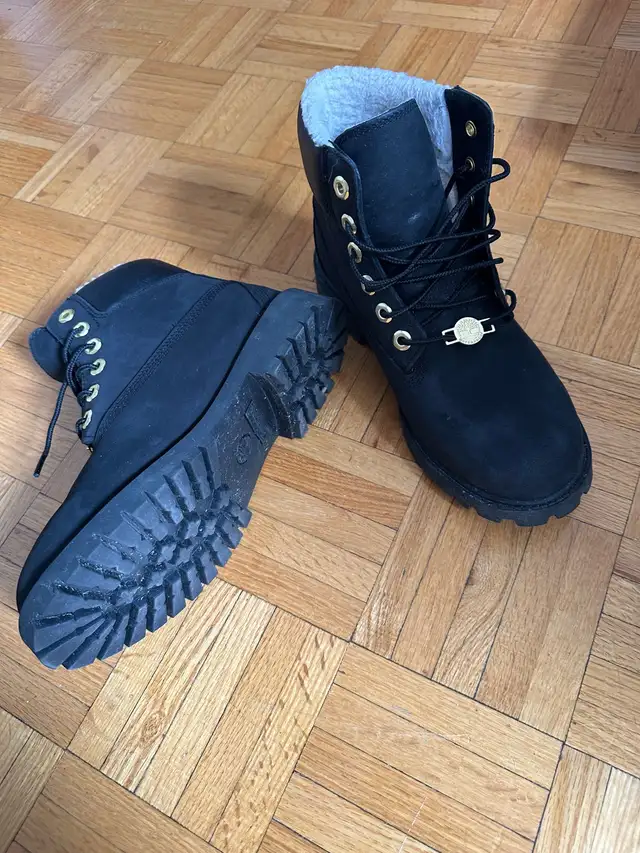 Timberland Boots in Men's Shoes in City of Toronto - Image 4