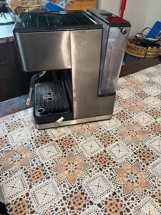coffee machine  75 dollars482731840126986243