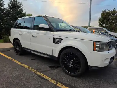 2013, Range rover sport HSE (AS IS.) 410,000 km 10,000$ or OBO Selling as-is, not certified, not e-t...