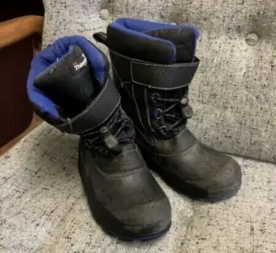  Winter Boots Boys size 2 in good shape , View more