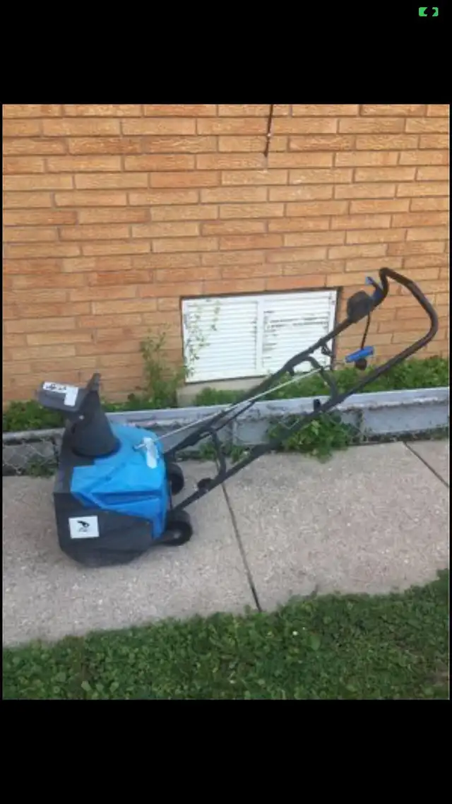 Snow blower electric the green one is brand new its $160 &130 in Snowblowers in Windsor Region - Image 5