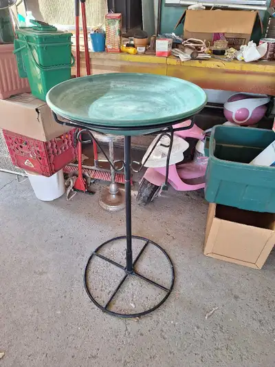 $200 OBO THE BATH ALONE IS RIGHT AROUND $300 SELLING AS SET This Api bird bath and dual feeder hook...