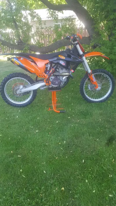 2011 KTM 350 SXF. Mint condition with barely 20hrs on it. Never have time to ride and sits in living...