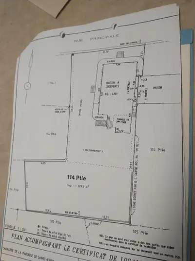 Immeuble 5 logements distinctif. 1 1/2 pc. 2 1/2pcs, 3 1/2pcs, 4 1/2 pcs et 5 1/2pcs. en bonne condi...