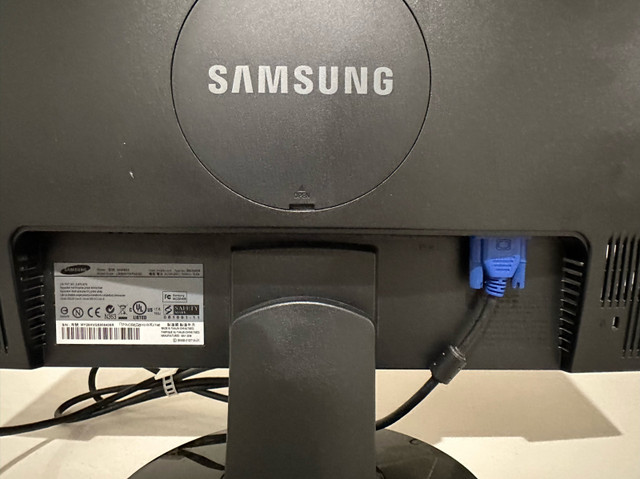 20” Samsung Monitor Syncmaster 2043SNX in Monitors in Saskatoon - Image 2