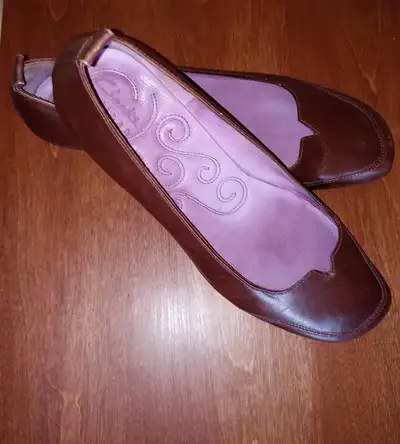 Souliers CLARKS, en cuir, grandeur 8 1/2, View more