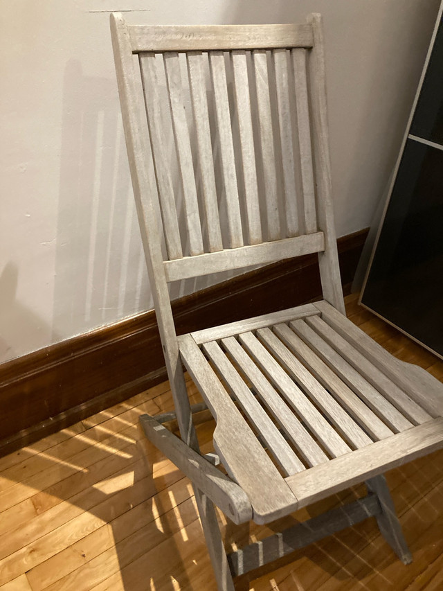 Ensemble Patio Scancom 2 chaises pliantes  + Table ronde teck dans Mobilier pour terrasse et jardin  à Ville de Montréal - Image 2