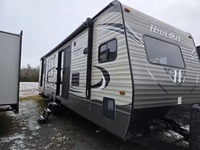 END OF SEASON SALE SAVE $4000...WSS $21995......Looking for a roomy, comfortable travel trailer that...