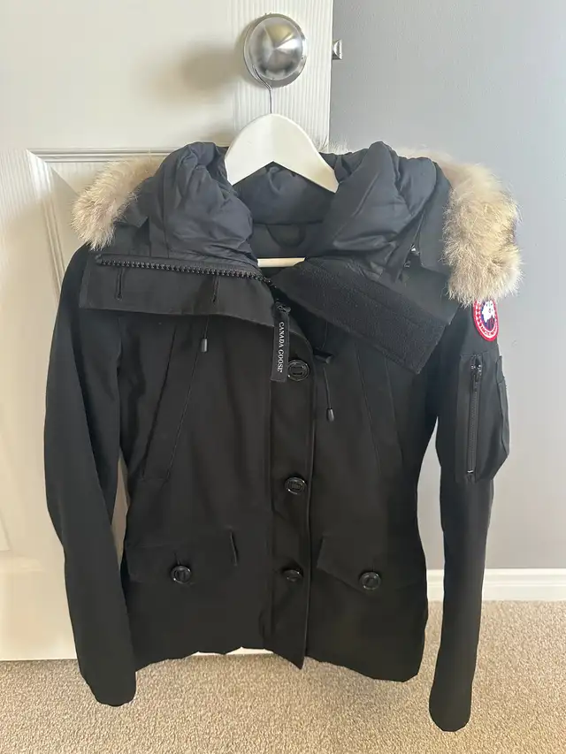 Canada Goose jacket size XS in Women's - Tops & Outerwear in Ottawa - Image 2