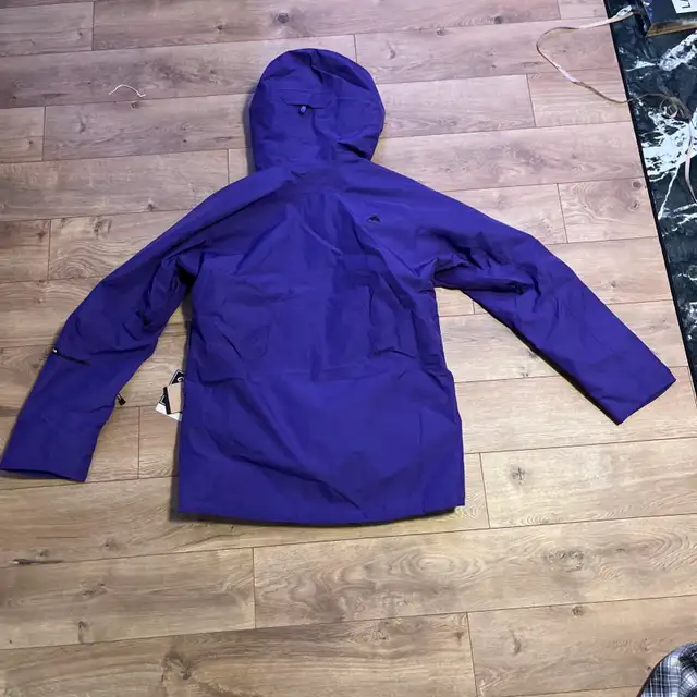 Burton Reserve GoreTex 2L Ski/Snowboard Jacket in Men's in Charlottetown - Image 3