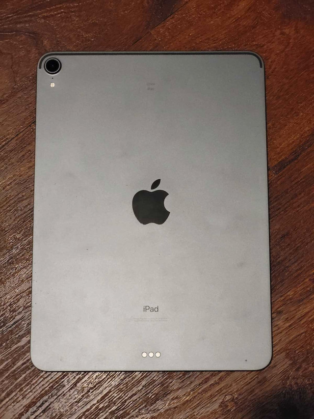 2018 iPad Pro 11 inch in iPads & Tablets in Saskatoon - Image 2