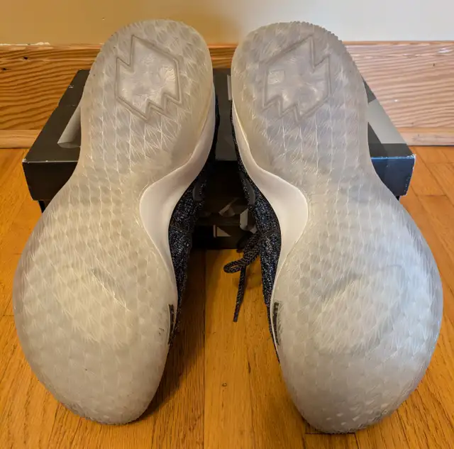Size 10.5 LeBron XV Low basketball in Basketball in Calgary - Image 5