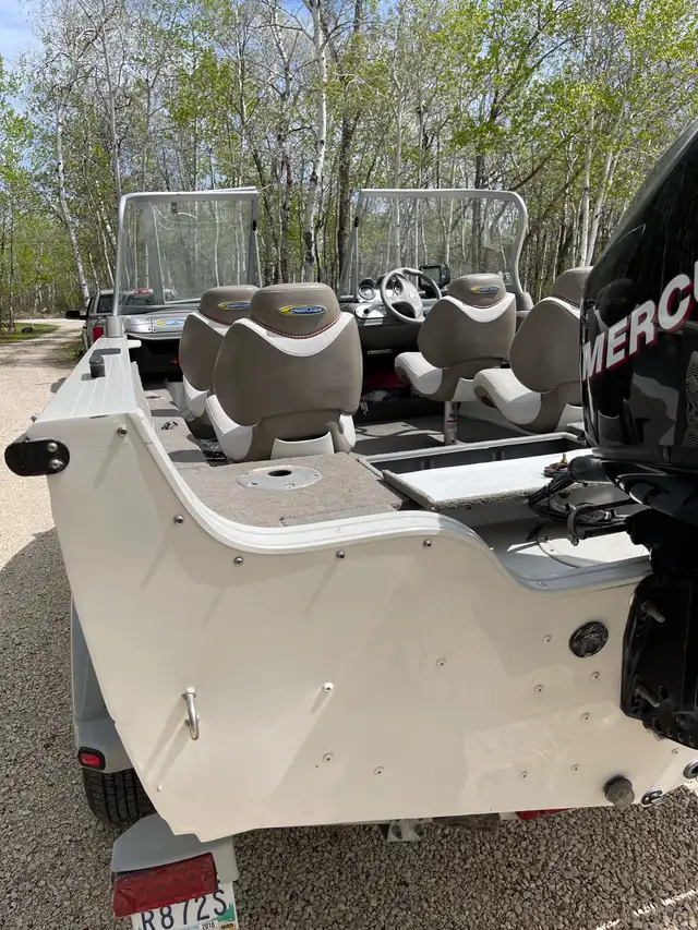 Crestliner Sportangler 17.5 ft with 115 mercury Optimax for sale in Powerboats & Motorboats in Saskatoon - Image 6