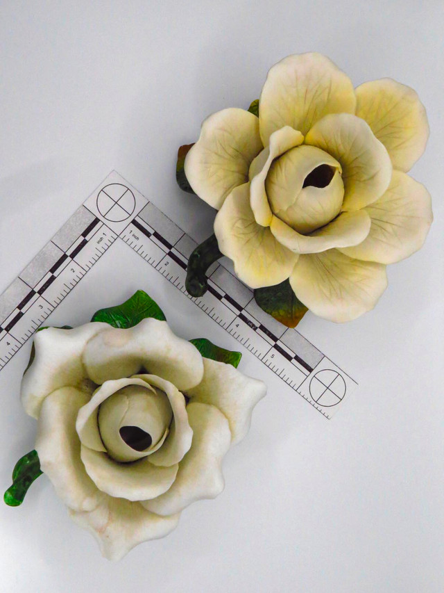 Fleurs en porcelaine dans Art et objets de collection  à Longueuil/Rive Sud - Image 3