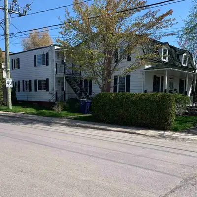 3 1/2 à louer Ville De Laval