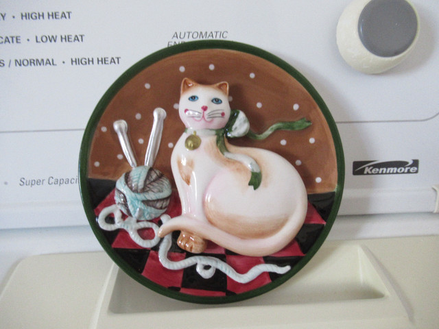 FS:  A Brand New Avon Decorative Cat Plate in Other in City of Halifax