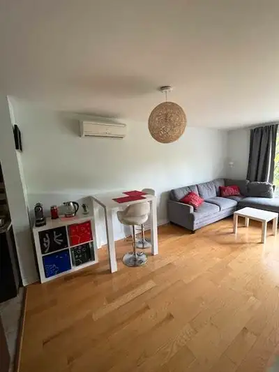 Beau condo 4 1/2 meublé lumineux