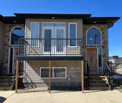 3 Bed 2 Bath Townhouse in West Lethbridge!