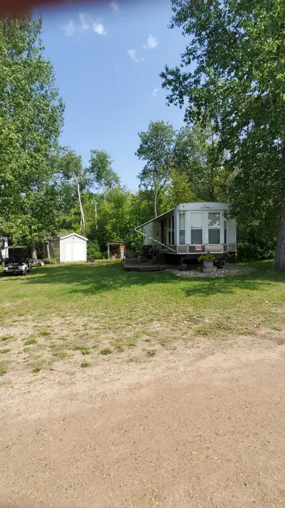 2003 Damon Breckenridge 44ft park model at Sunset Valley Resort, Lake of the Prairies. 1 Bedroom, 2...