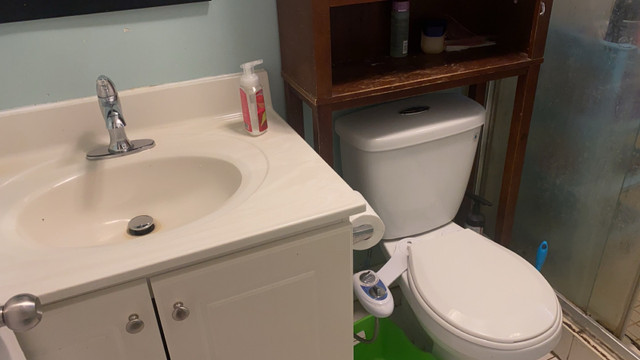 room for rent in Room Rentals & Roommates in City of Toronto - Image 3
