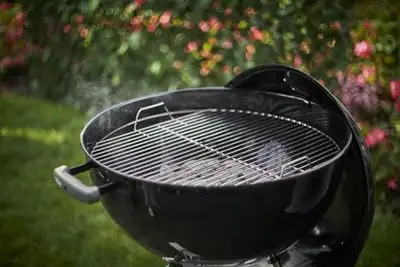Barbecue au charbon de bois Weber Original 22 pouces., View more