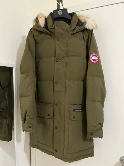 100% real Canada Goose brand new never been worn $800 obo. pick up only cash only polopark area