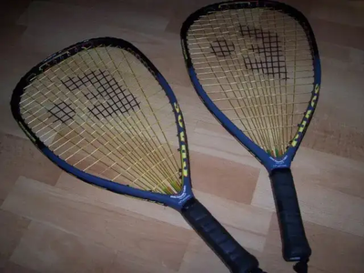 Très belles raquettes de squash Utilisées une seule fois chacune, comme neuves! 80$ chacune, et si v...