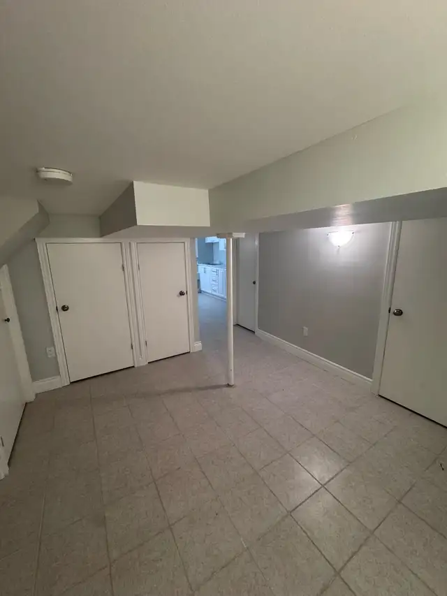 RENOVATED BASEMENT FOR RENT–PRIVATE ENTRANCE, UTILITIES INCLUDED in Room Rentals & Roommates in Oshawa / Durham Region - Image 3