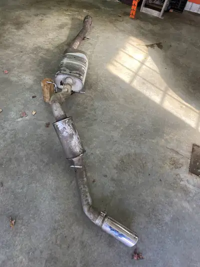 Silencieux complet après le catalyseur il étais installer sur un GMC 1500 Denali 2017 avec un 6.2 li...
