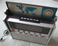 Vintage multi-band portable radio