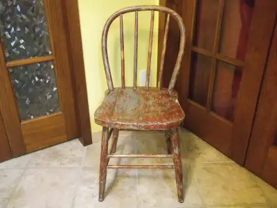 Chaise antique restaurée., View more