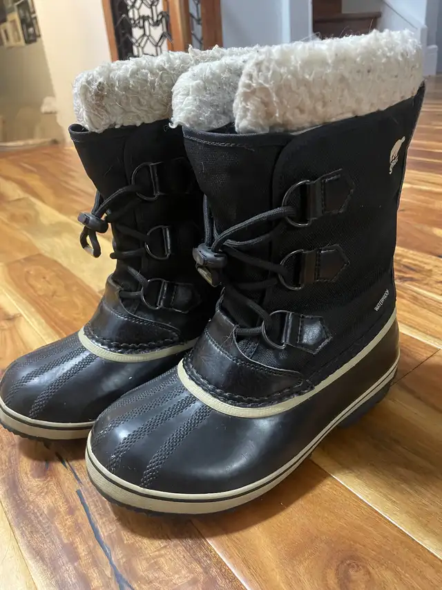 Girls Youth Sorel Winter Boots in Kids & Youth in St. Albert - Image 2