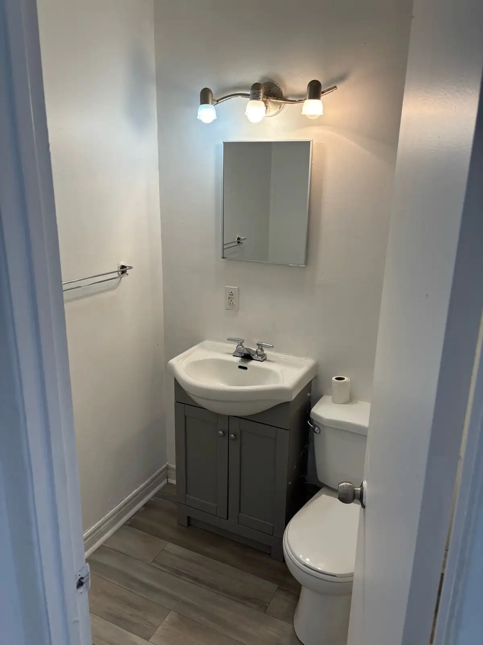 3 and 4 bedroom townhouse  plus utilities 2