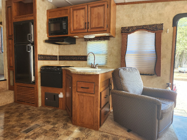 2013 Keystone Loredo Trailer in Travel Trailers & Campers in Pembroke - Image 4