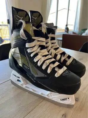 TRUE Catalyst CAT7 Senior 6.5R hockey skates, View more