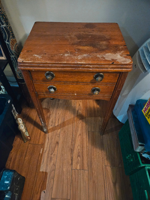 Antique "National" sewing machine,inside table. in Arts & Collectibles in Oakville / Halton Region - Image 2