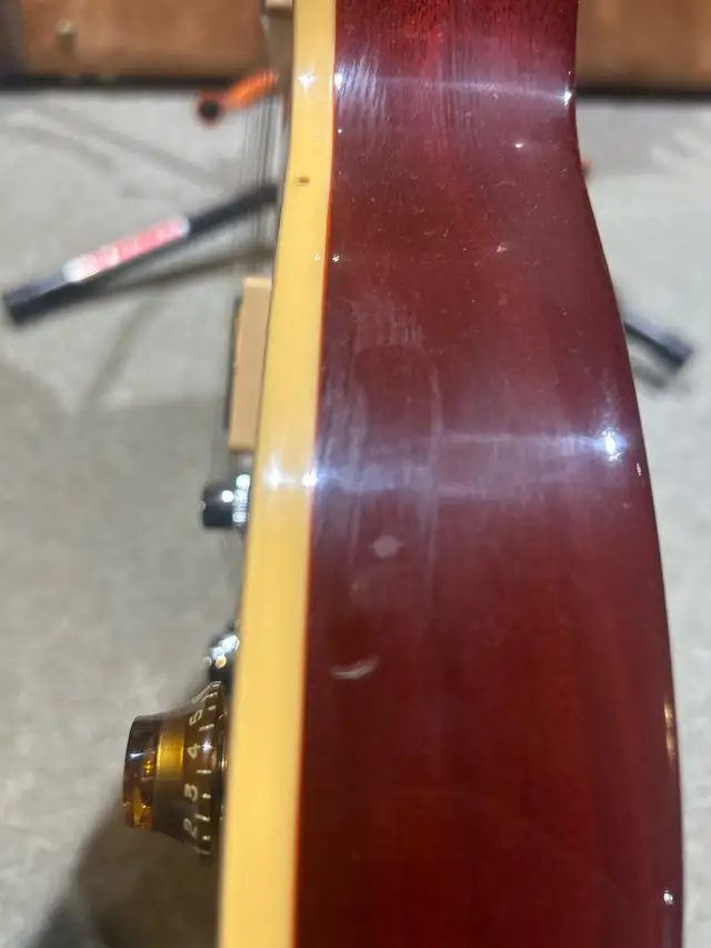 Gibson Les Paul in Guitars in Edmonton - Image 5