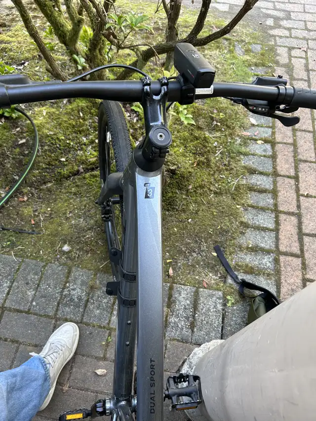 Trek Bike in Road in Vancouver - Image 3