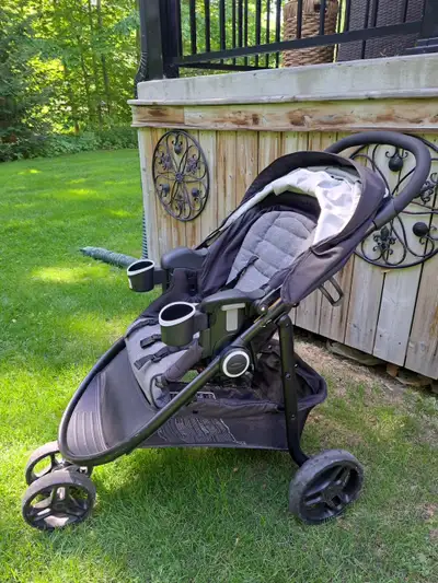 Poussette / Stroller, View more