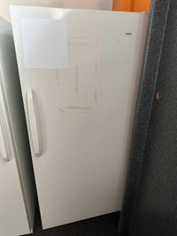 Kenmore 17 Cubic Foot Refrigerator