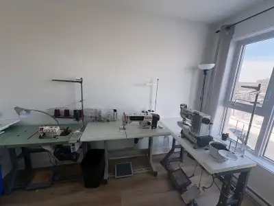 Je vends 3 machines industrielles de couture en bon état. Machines incluses : • Surjeteuse Juki MO-2...