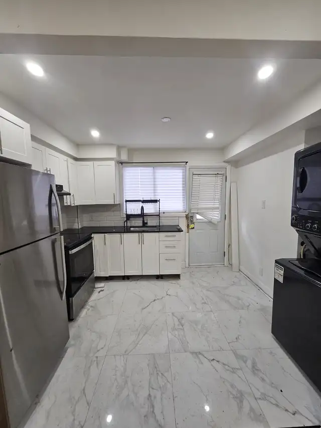 For Rent 3 1/2 apartment - 5 minute walk to Rosemont Metro