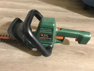 Black & Decker hedge trimmer , 18” blade