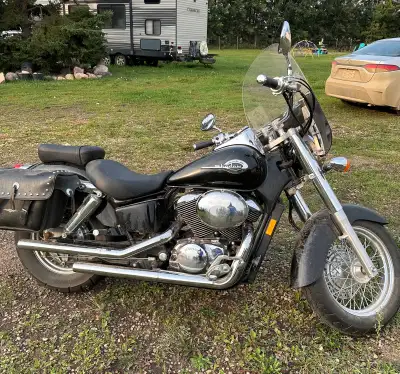 2003 Honda Shadow 750 American Classic Edition Original owner Approx 8000 KM K&N filter Vance&Hines...