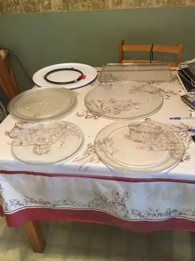 plusieurs assiettes pour four micro-ondes à partir de 10$, View more