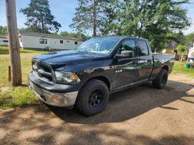 6 seater 4x4 2012 ram 4.7 v8 Lots of work done,current mvi until may 2027 New 33x12.5x17 tires on MT...