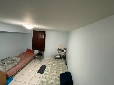 1 neat and clean room available in sharing. One person lives here already. - Bright and spacious - C...