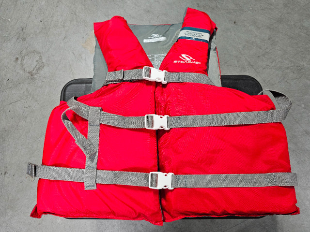 Stearns Adult Universal Life Jacket - Red in Water Sports in City of Toronto