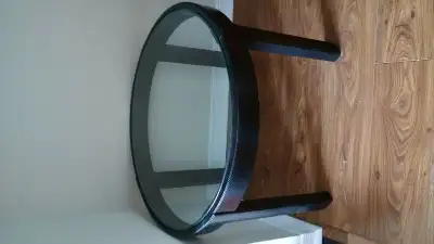 Round glass coffee table, in black color. In very good condition. Approximate diameter is 36 inches...
